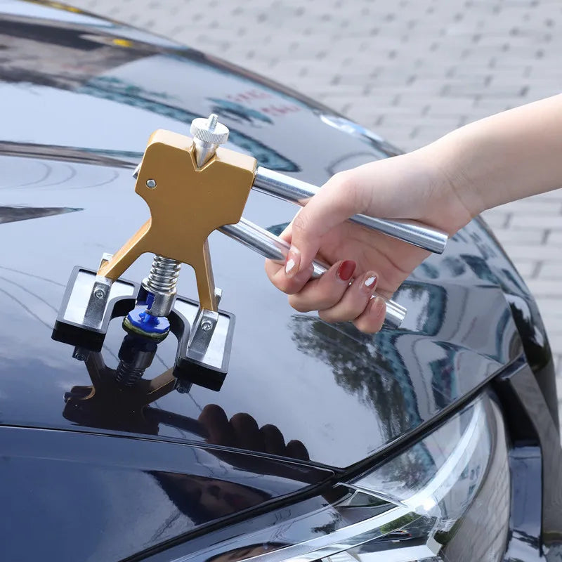 Werkzeuge zur Entfernung von Hagelflecken im Auto